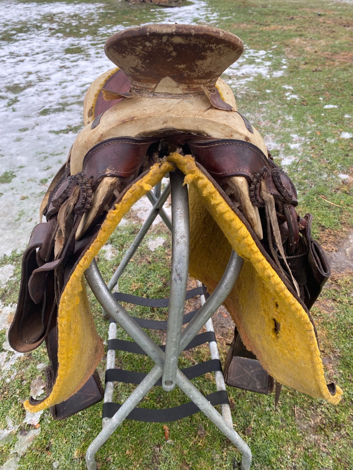 Vintage/Antique Galindo 14” Mexican vaquero saddle w/saddle bags, sword scabbard