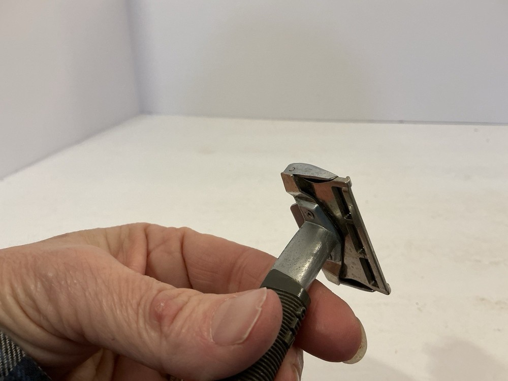 VINTAGE GEM FEATHER WEIGHT SAFETY RAZOR
