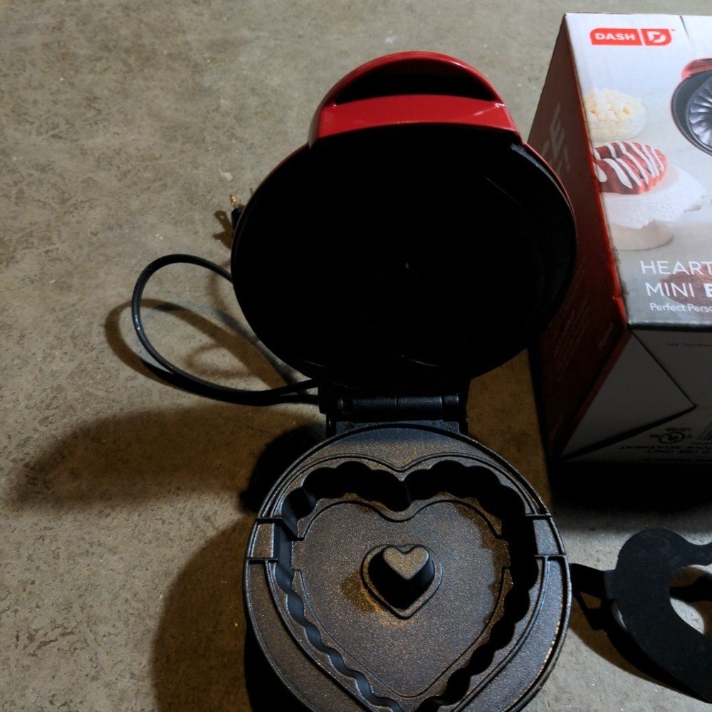 Dash Heart Mini Bundt Maker Red Nonstick Personal Cake Baker Maker
