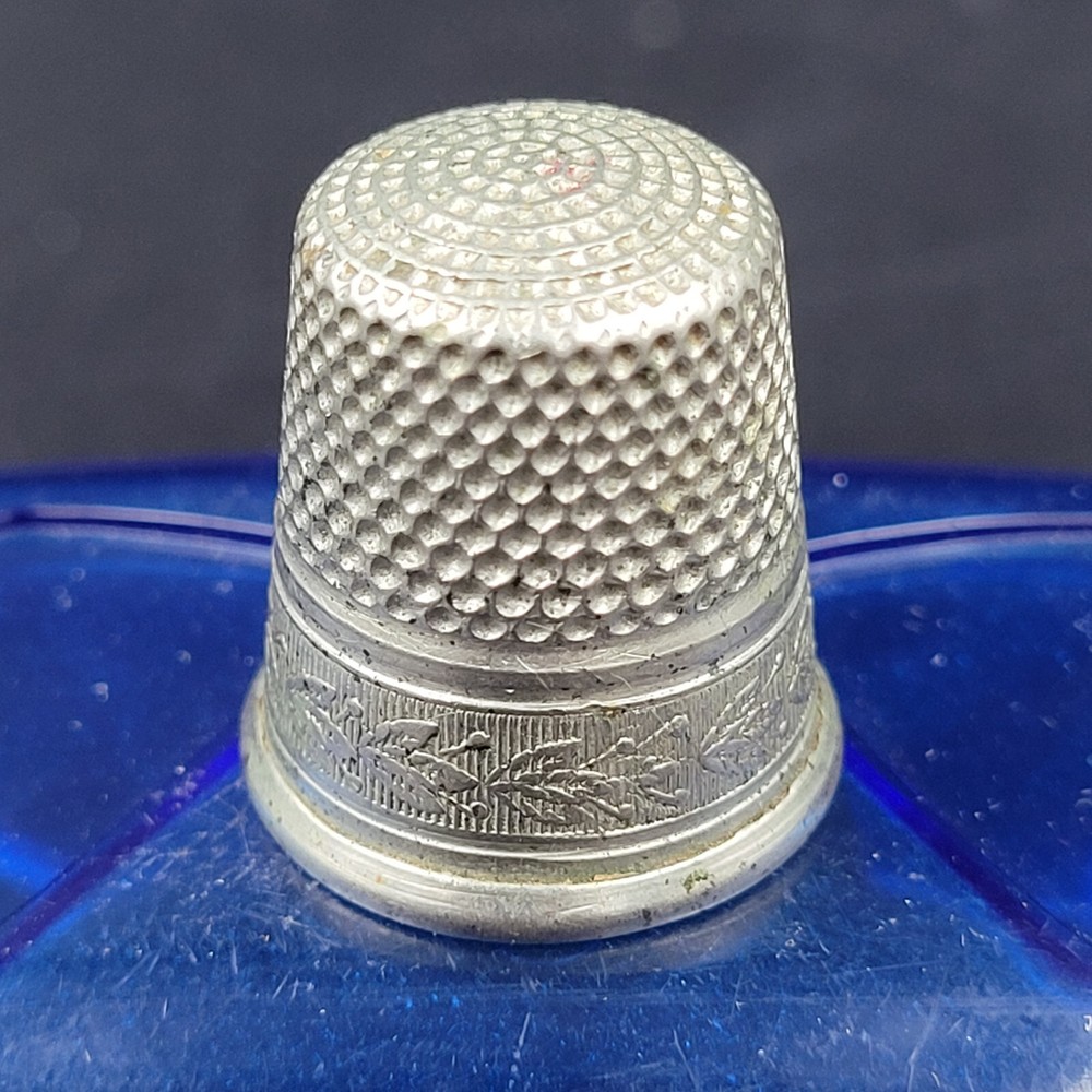 Antique SBC Simon Brothers Leaf Pattern Thimble Size 11