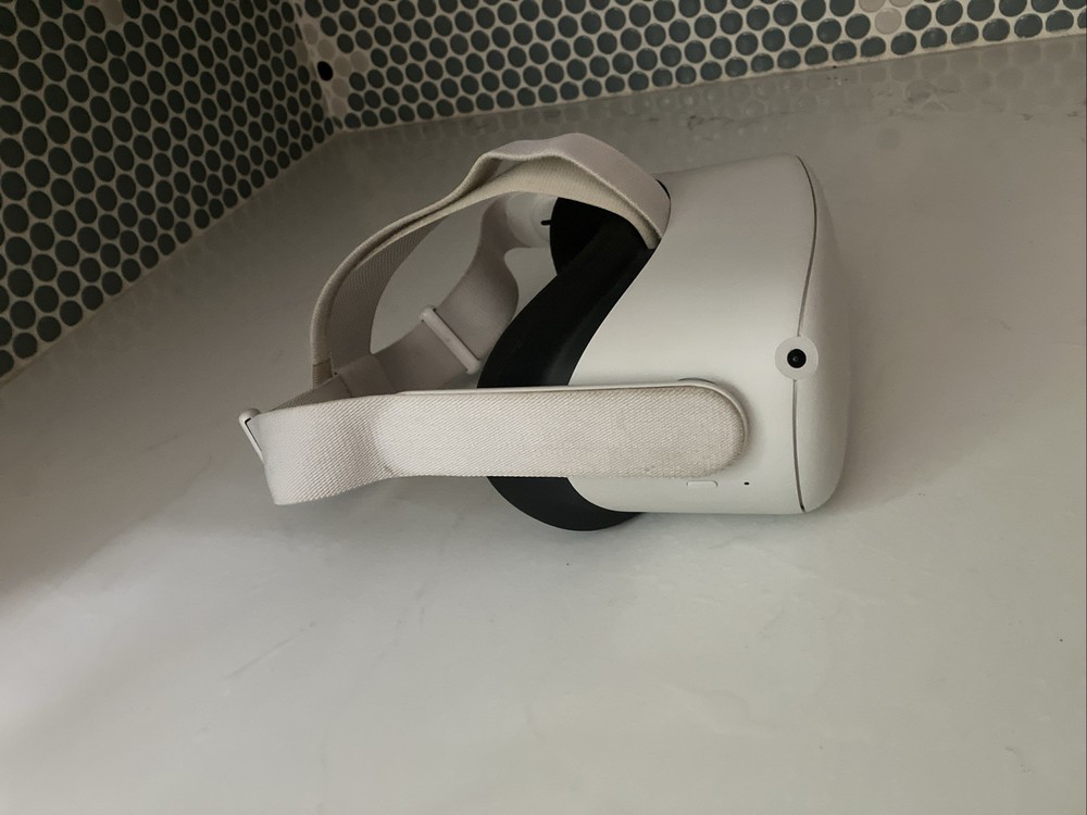 Oculus Quest 2 Virtual Reality Headset 256GB, with Controllers, White.