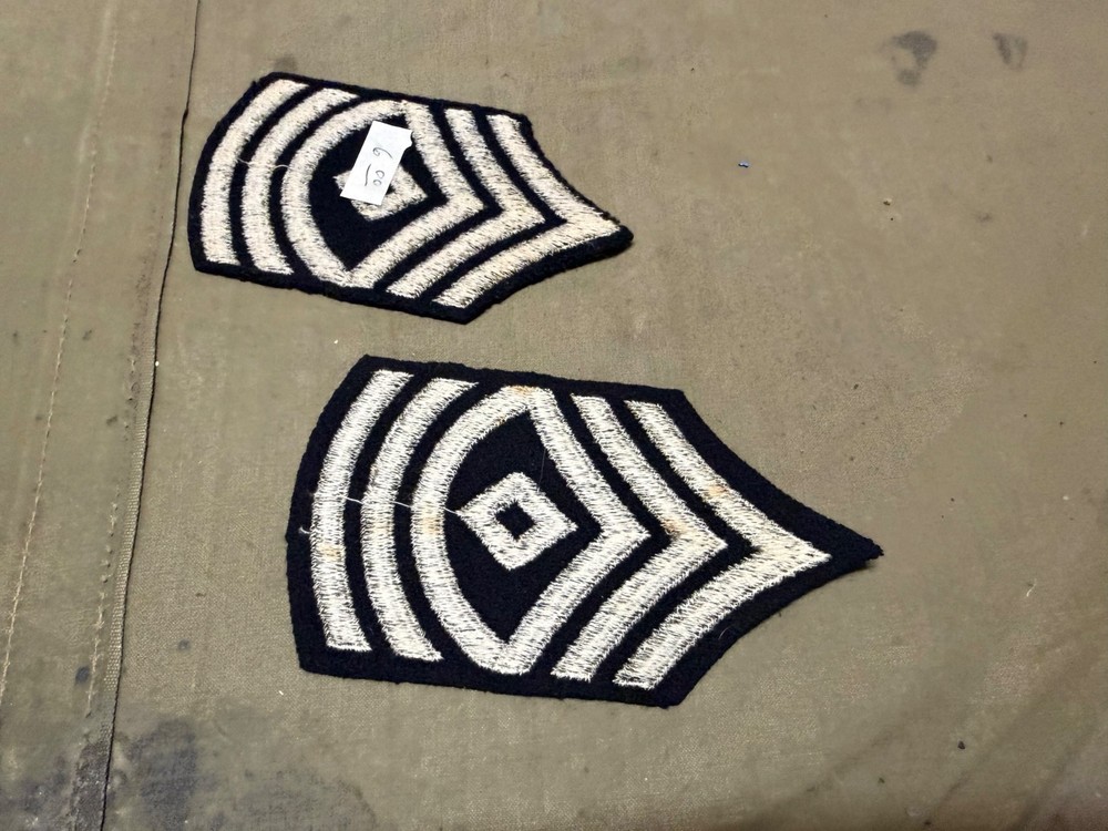 ORIGINAL WWII US ARMY NCO 1st SERGEANT JACKET INSIGNIA CHEVRONS