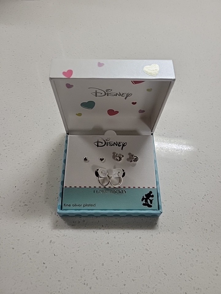 Fantastic DISNEY Mickey Mouse earrings set in box