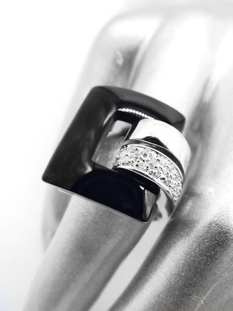 EXQUISITE 18kt White Gold Plated Square Black Onyx Crystals Double Loop Ring NEW
