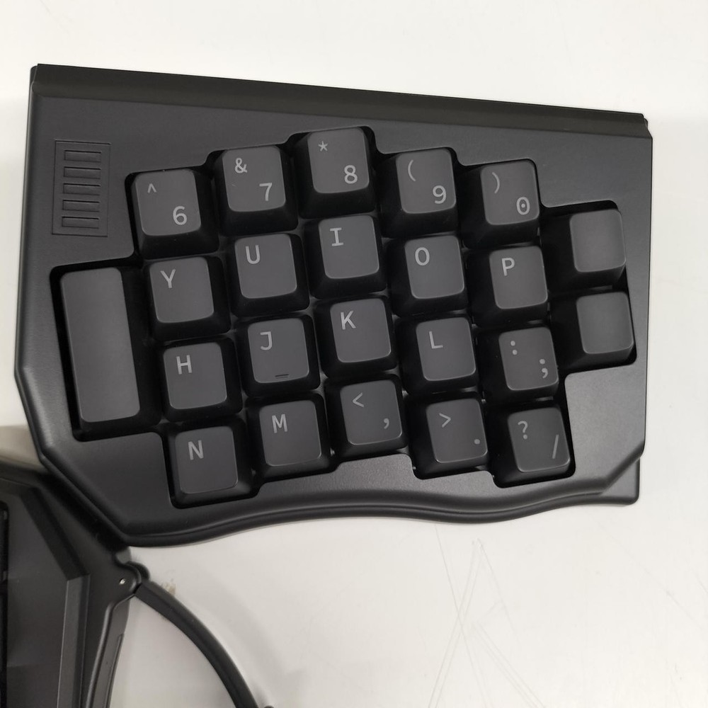 Gaming Keyboard Model GRABSHELL DOTBRAVO