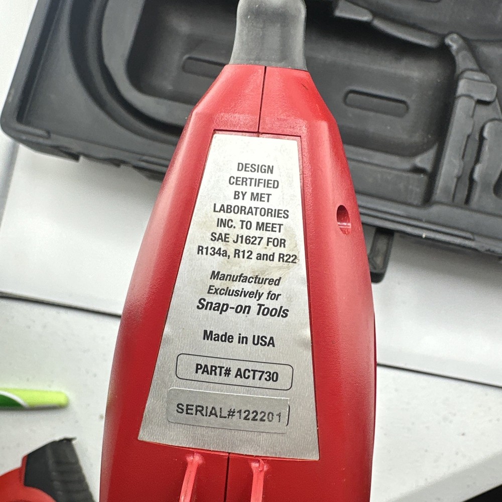 Snap-On Electronic Leak Detector ACT730 with Case