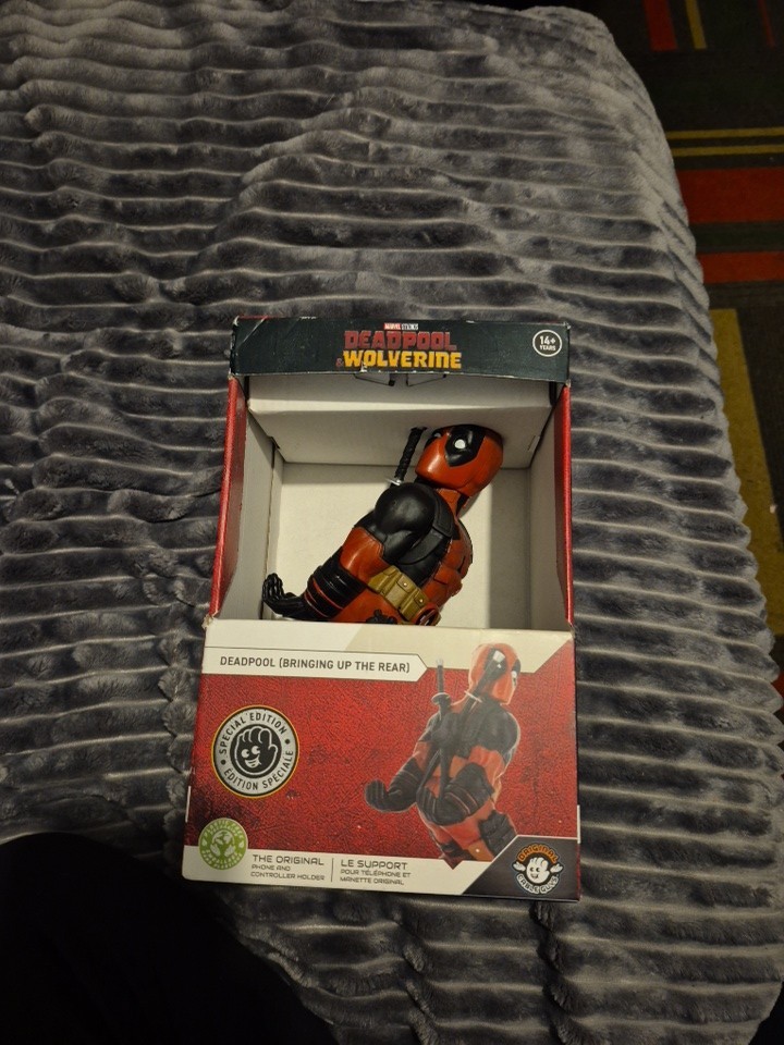 Cable Guys DEADPOOL & WOLVERINE DeadPool (Bringing Up The Rear)Controller Holder