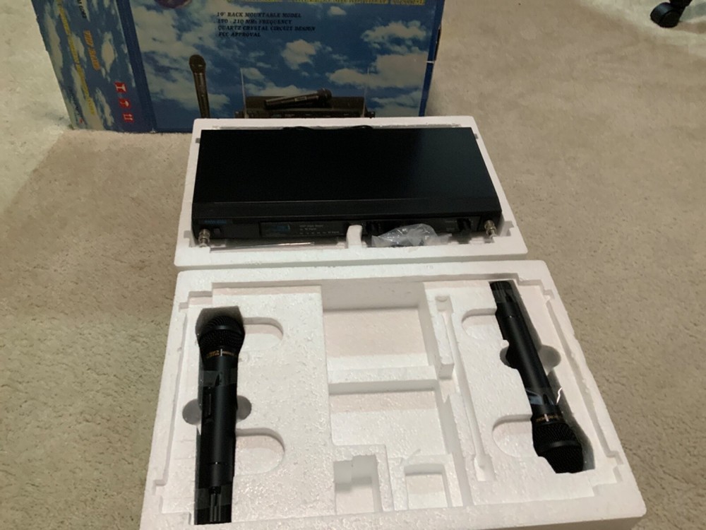 AWM 6062 WIRELESS MICROPHONE