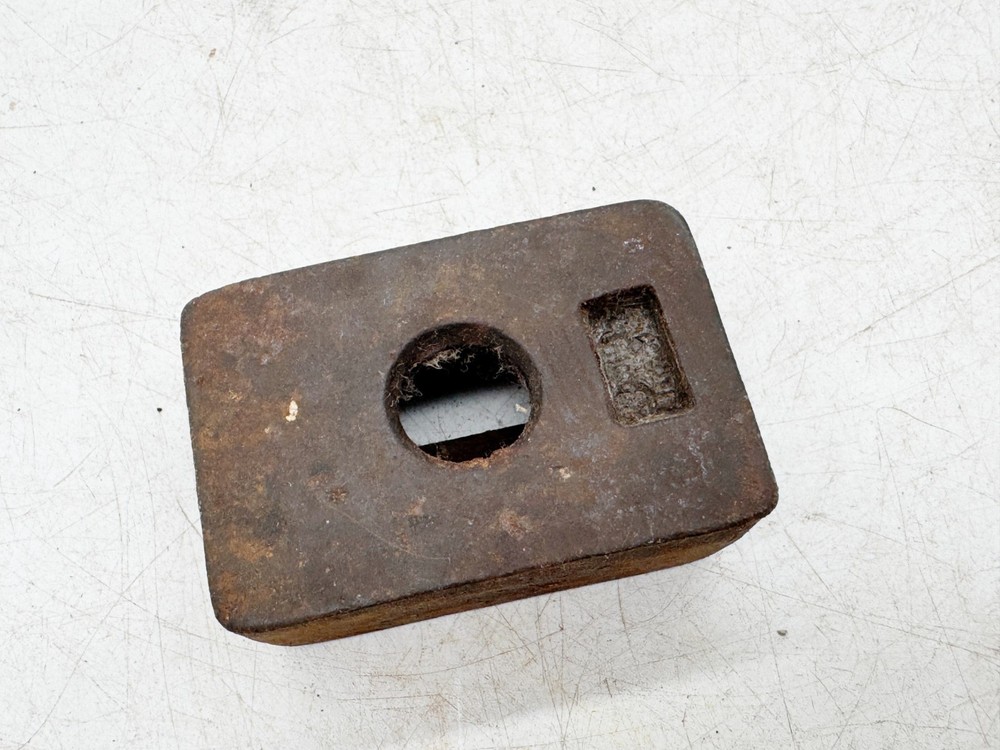 ANTIQUE 1 LB CAST IRON RECTANGULAR BLOCK SCALE WEIGHT