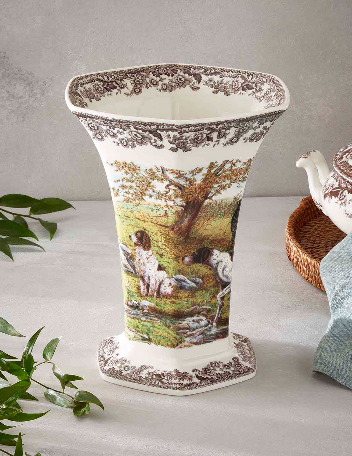Spode Woodland Woodland Hexagonal Vase, Hunting Dogs-----5836-----