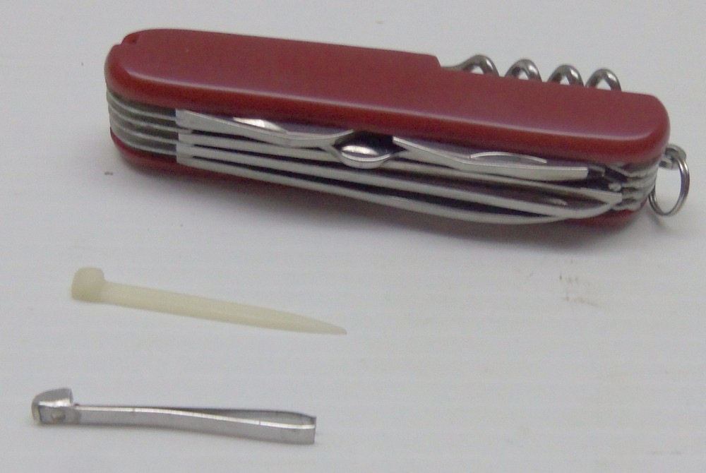 MN Deer Hunters Assn. Multi-Tool - Flashlight & Lock Blade