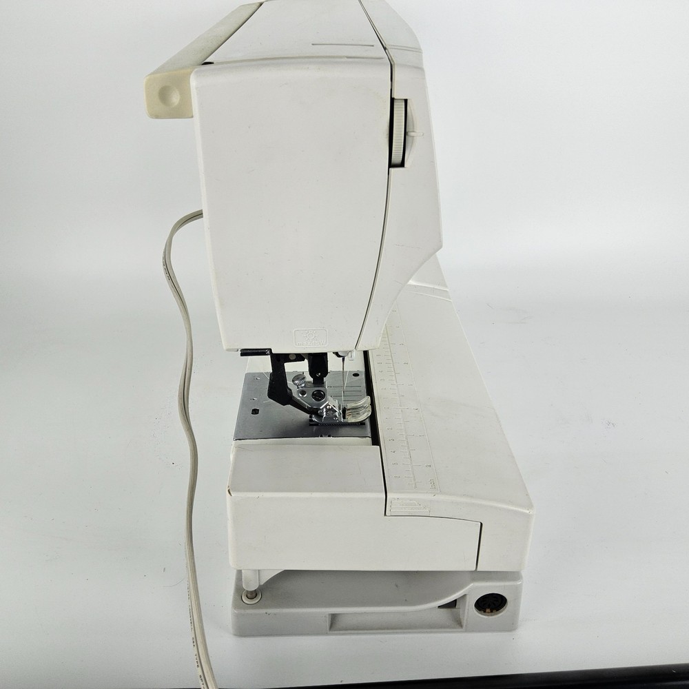 PFAFF Creative 7570 Sewing Embroidery Machine