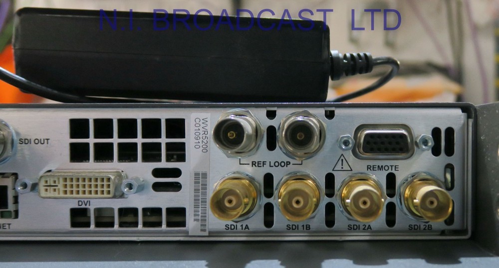 Tektronix wvr5200 waveform vector scope in 1half rack. (rasterizer, DVI output)