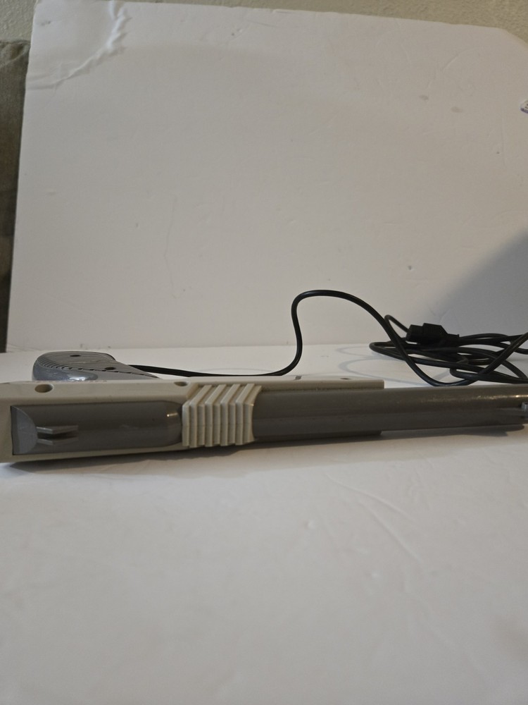 Nintendo Zapper Light Gun Controller Gray/Red Wired for NES Console