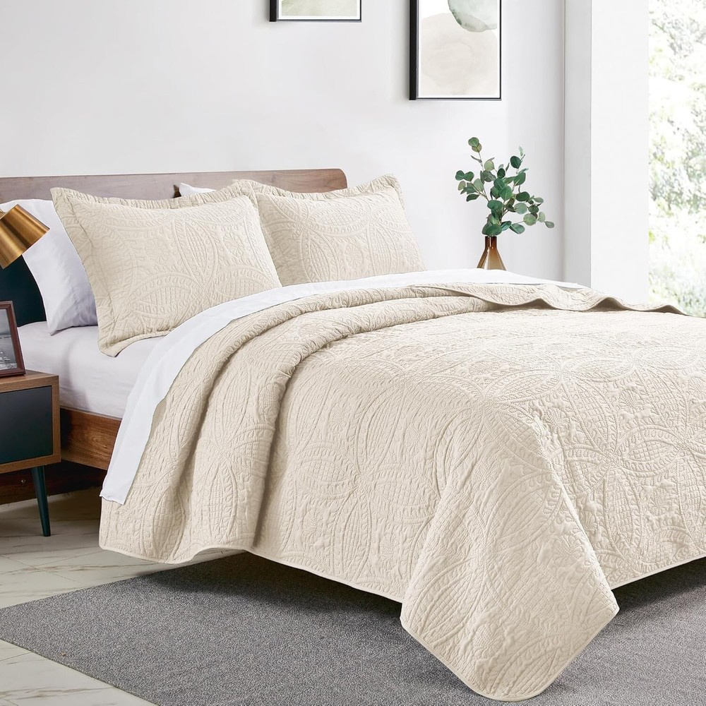 Elegant Beige Queen Bedding Set - Lightweight Microfiber Coin Pattern Quilt