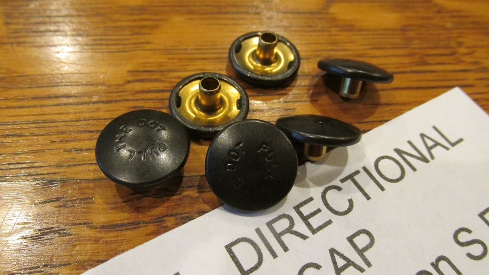 DIRECTIONAL SNAP CAPS Black over Brass 6 pcs. Pull the Dot leather snaps Blk.