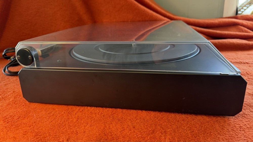 ADS P2 Turntable, Ortofon cart, Direct Drive Auto Return