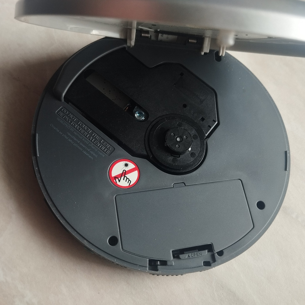 Philips EXP2460 Personal CD/MP3 Player with 100-Second Skip Protection Used