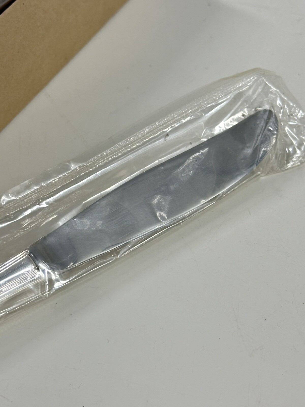 Oneida BECKET 1336KSBF Silverplate Butter Spreaders Set of 12 – New in Box USA