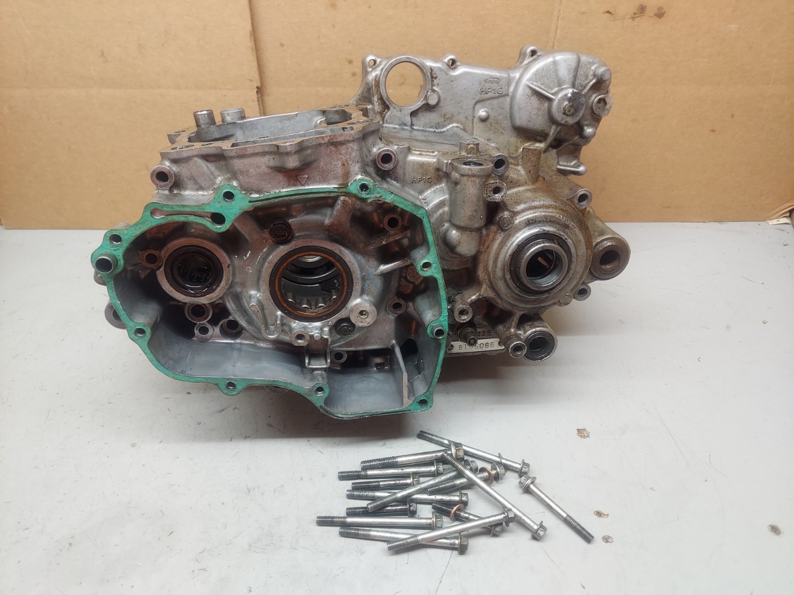 06-14 Honda trx450r crankcase left right inner case bottom end *READ ALL*