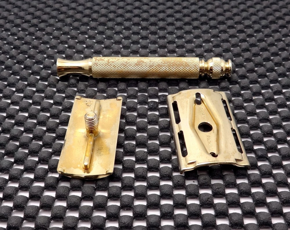 Vintage 1940's Gillette Gold Tech DE Safety Razor Pre Date Code Clean