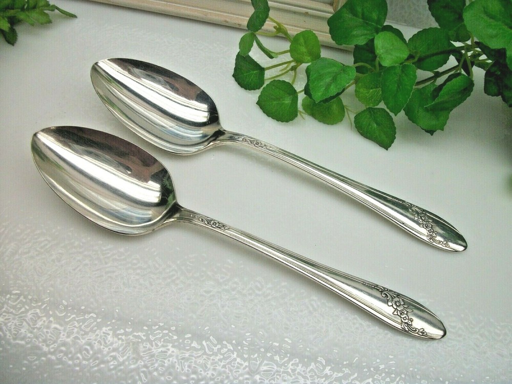 2 Oneida QUEEN BESS II Tudor Plate Silverplate Solid Serving Spoons 1946