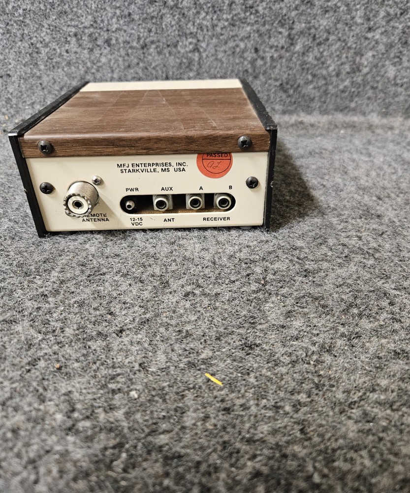 MFJ Model MFJ-1024 Remote Active Antenna Box