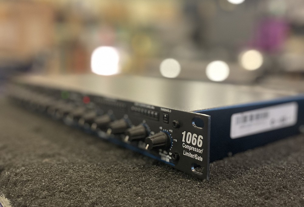DBX 1066 Compressor / Limiter / Gate 2 Channel Rack Effect Unit w/ Power Cable