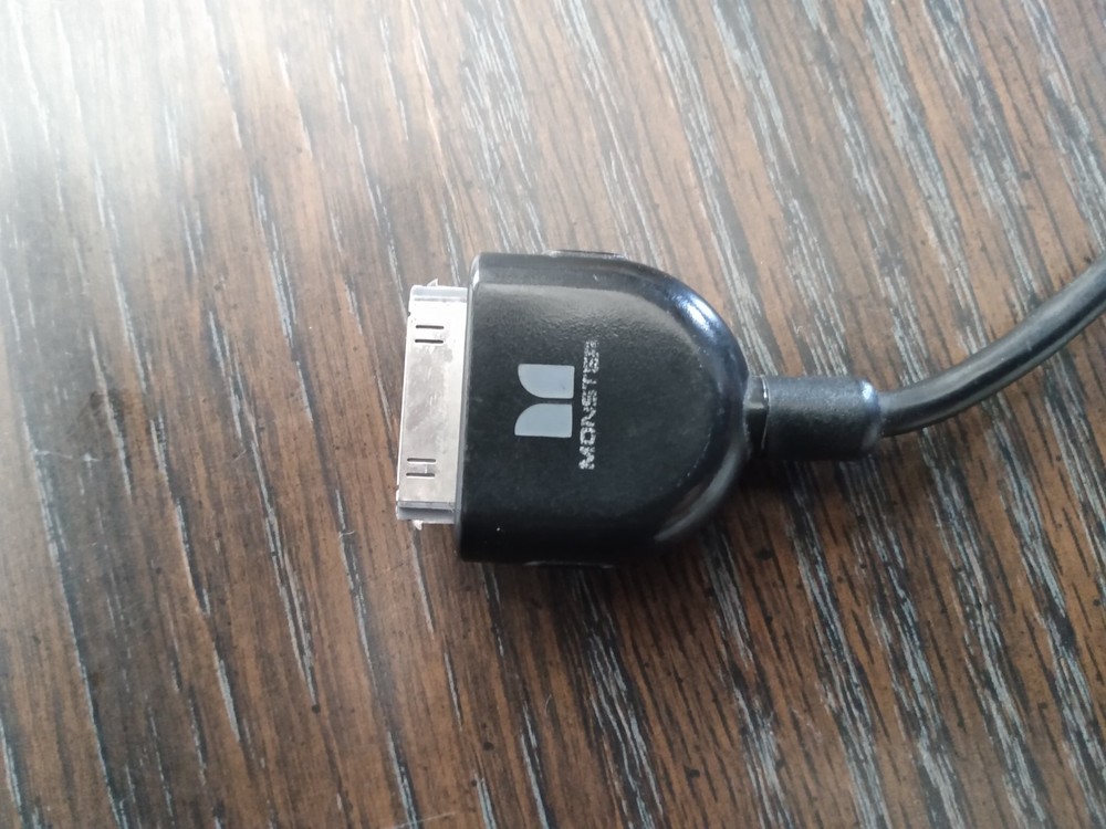 Monster iCarPlay Wireless Plus FM Transmitter, 30 Pin Charger for iPod / iPhone