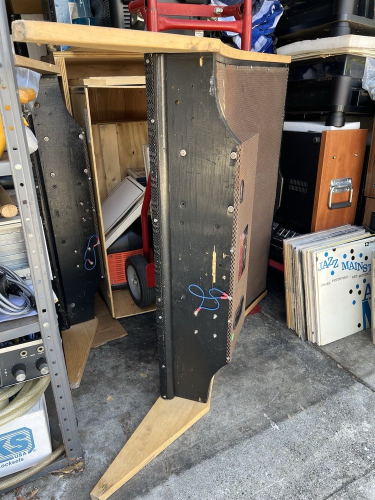 THE QUAD ELECTROSTATIC SPEAKERS