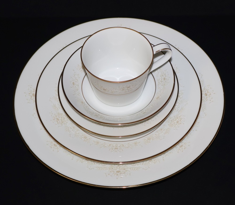 Noritake Dearest 5-Piece Place Setting with Fruit Bowl | Multiple Sets Available