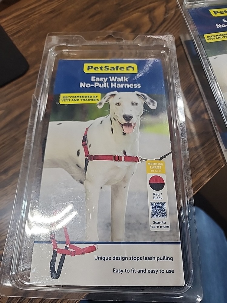 PetSafe Easy Walk No-Pull Harness for Medium/large  black-red