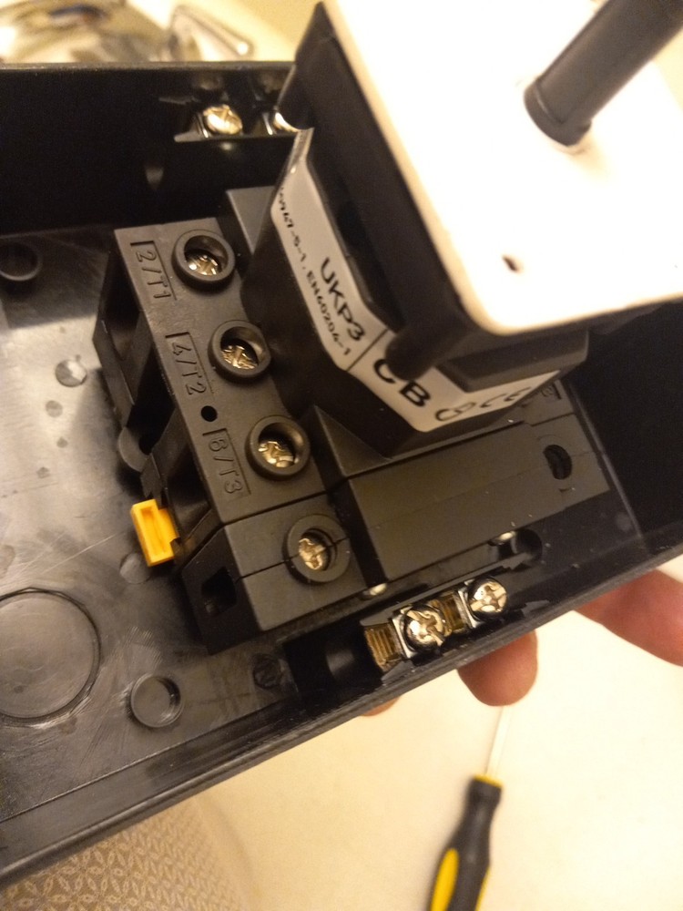 Appliversal -  rotary isolator switch - Model # AE14P63-4P Unused