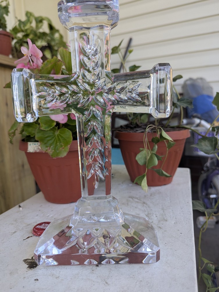 SOLID GLASS CROSS STANDS 10×6" HOME DECOR