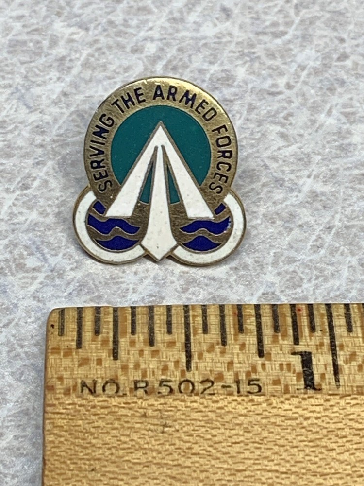 Military Pin SERVING THE ARMED FORCES Deployment & Distribution Command [B]