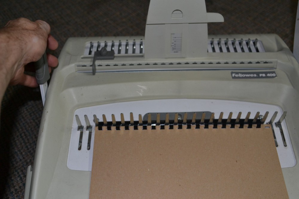 Fellowes PB400 Punch Comb Binding Combo Machine