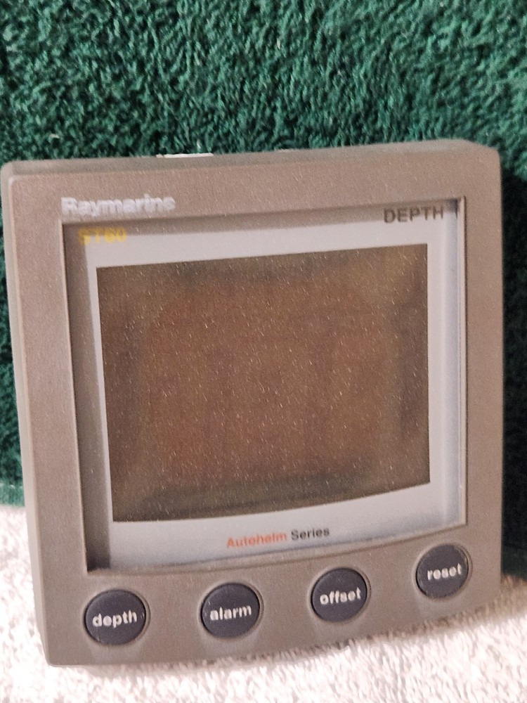 Raymarine ST60 Depth Display Control Unit A22010 powers on Needs Display Repair!