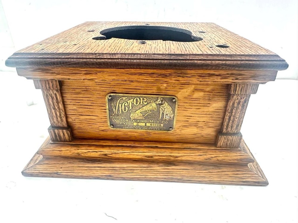 Antique Case for Victor Type E Phonograph with Back Mounting Horn