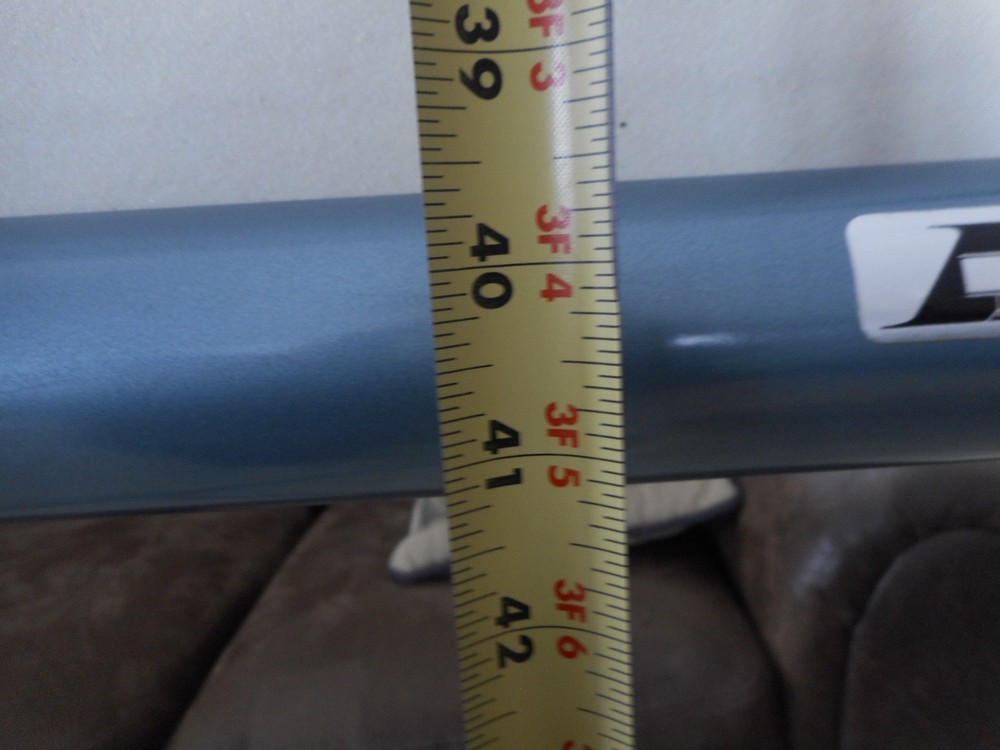 Aurora Conqueror White Pull Down Projector Screen Pre Owned W 39.5