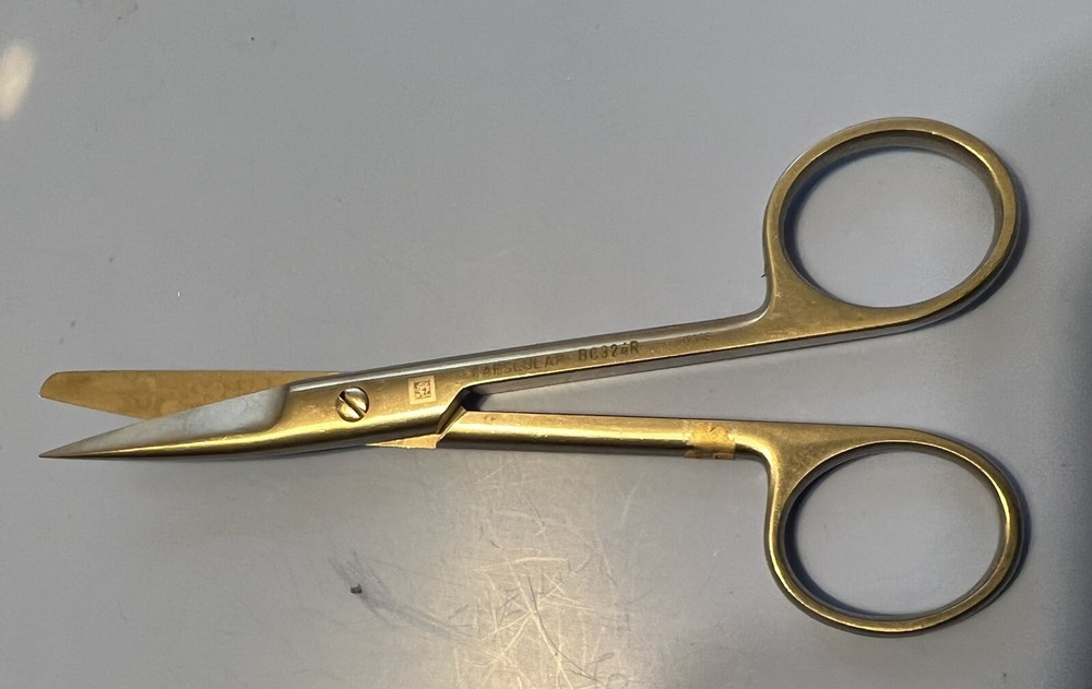 Aesculap BC324R Surgical Scissors Straight Sharp/blunt 145mm