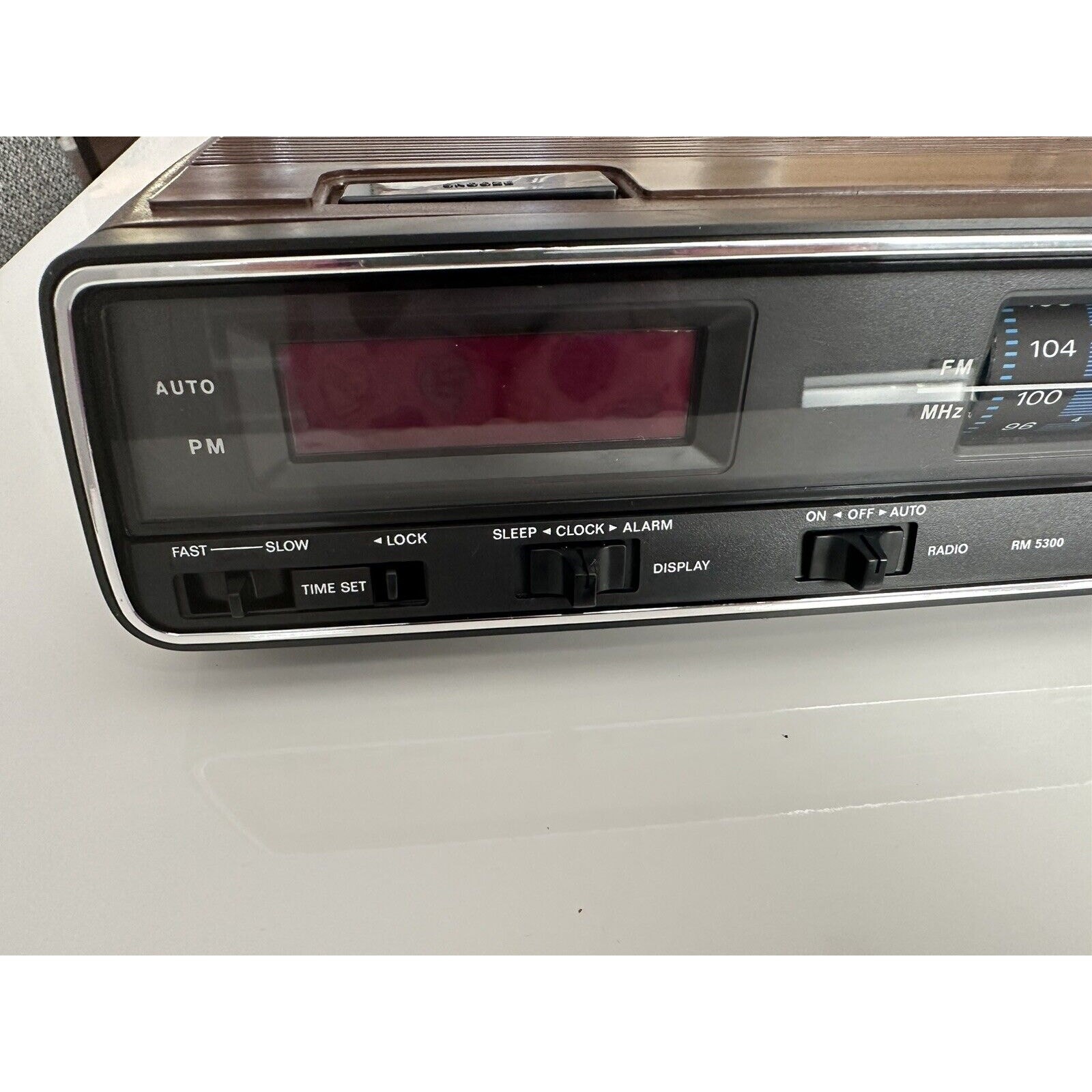 VINTAGE *NEW* 1980's Sanyo RM 5300 Walnut LED Alarm Clock Radio