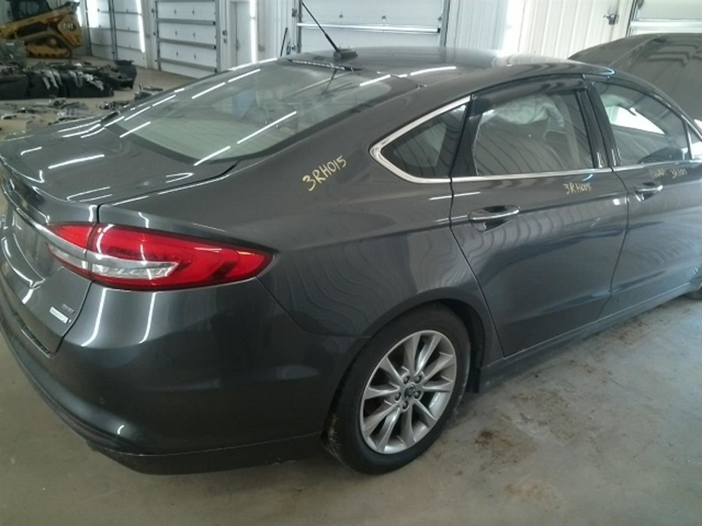 FUSION 2017 High Mounted Stop Light 104884332
