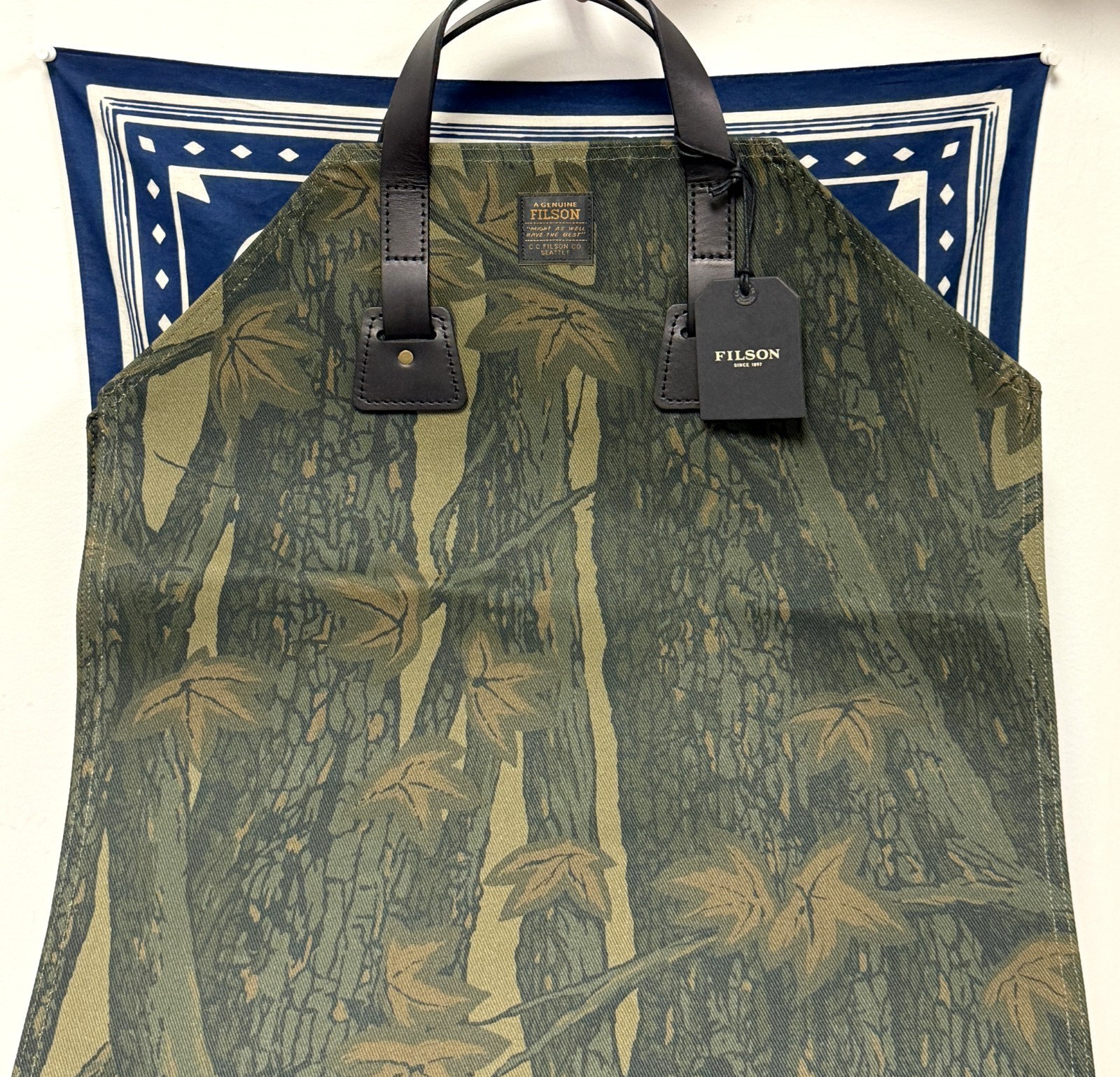 FILSON 11070280 Rugged Twill Bridle Leather Maple Bark Camo Log Carrier Tote