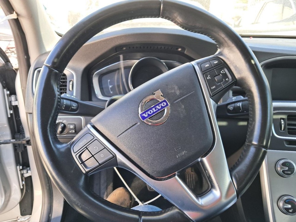 S60 2018 Glove Box 4843758