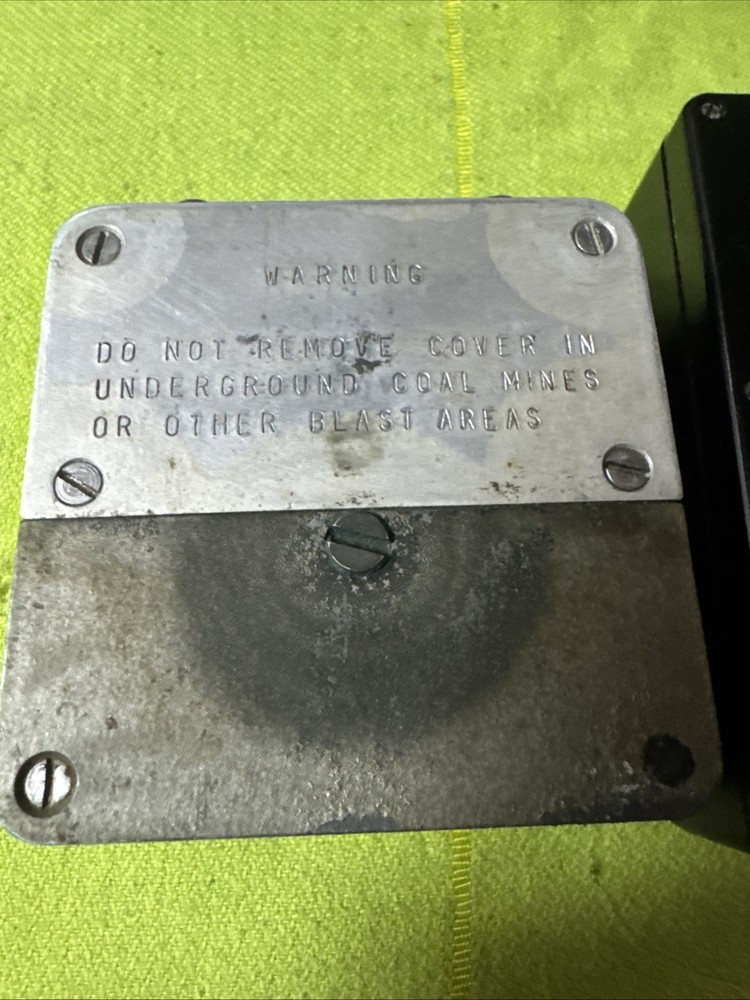 Vintage Bitronics PD-3 Blasting Galvanometer Current Measuring w/ Leather Case