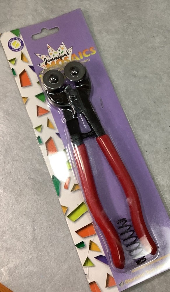 Melissa Mosaics Tie Nipper