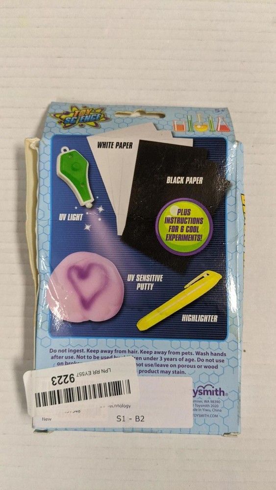 Toysmith Black Light Science set