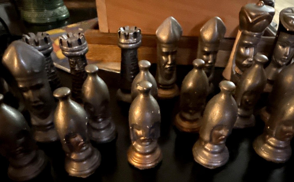 VTG Ceramic Medieval Chess Piece Set Silver Gold DEFECTS & 1 PC BROKEN mcf