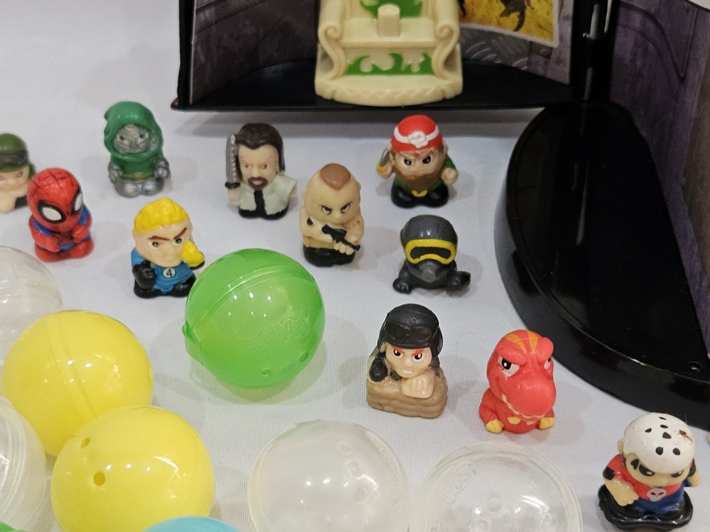 Squinkies Skull Cavern Playset with Figures and Bubbles