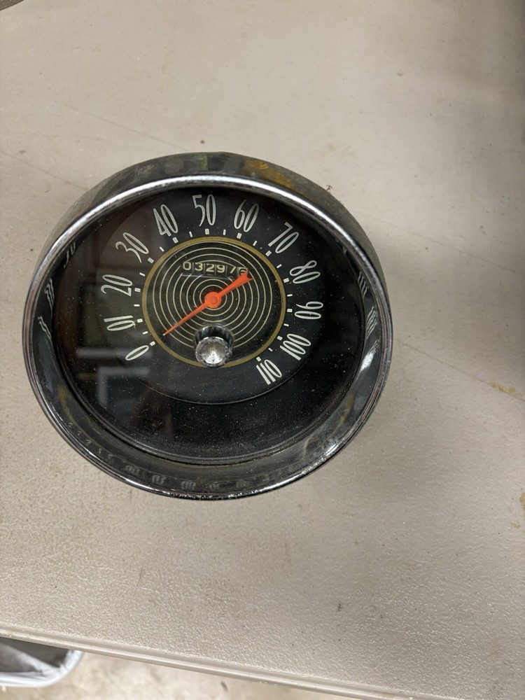 Vintage Speedometer USED AS IS , UNTESTED Unknown 565DBY3